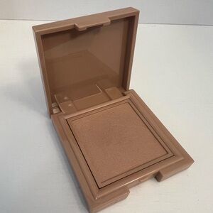 Sun Bath Baked Bronzer in Play